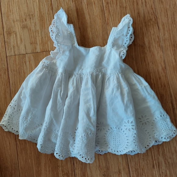⭐️3/$30  Gap baby dress, 12-18 months eyelet lace dress - Picture 3 of 7